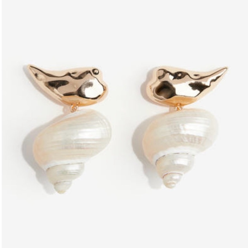H&M SEASHELL PENDANT EARRINGS NEW POST